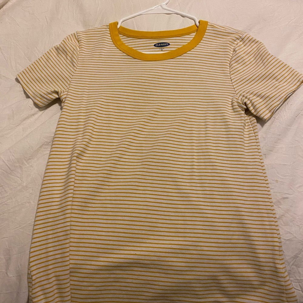 Old navy yellow and white tee